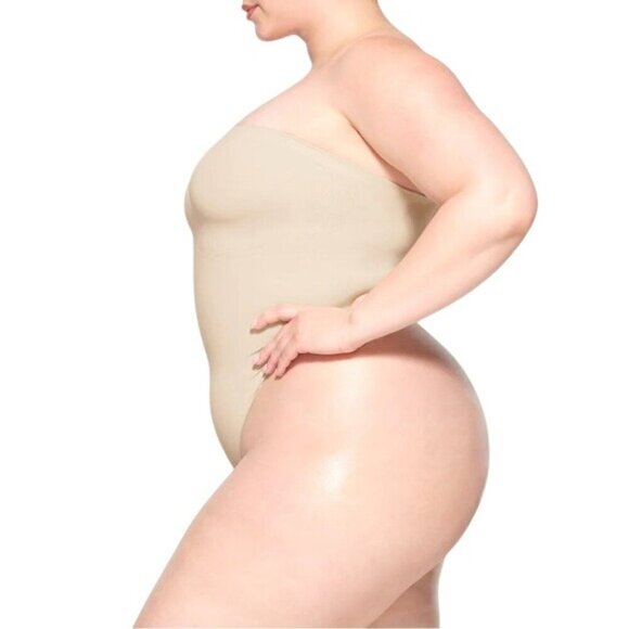 Skims XL SEAMLESS SCULPT STRAPLESS THONG BODYSUIT Sand Cream NWOT - Picture 6 of 7